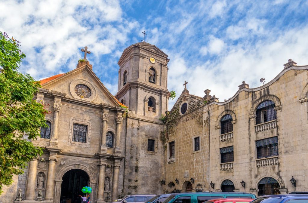Mặt tiền Nhà thờ San Agustin tại Intramuros Manila