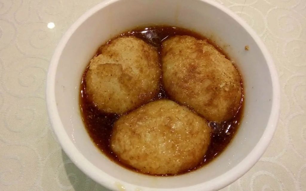 món ăn vặt phố Cẩm Lý 