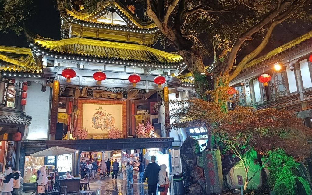  Sân khấu cổ Cẩm Lý 