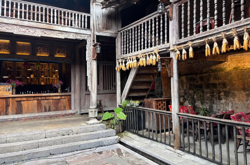 Khoảng sân trong của Quán Cà phê Phố Cổ Đồng Văn
