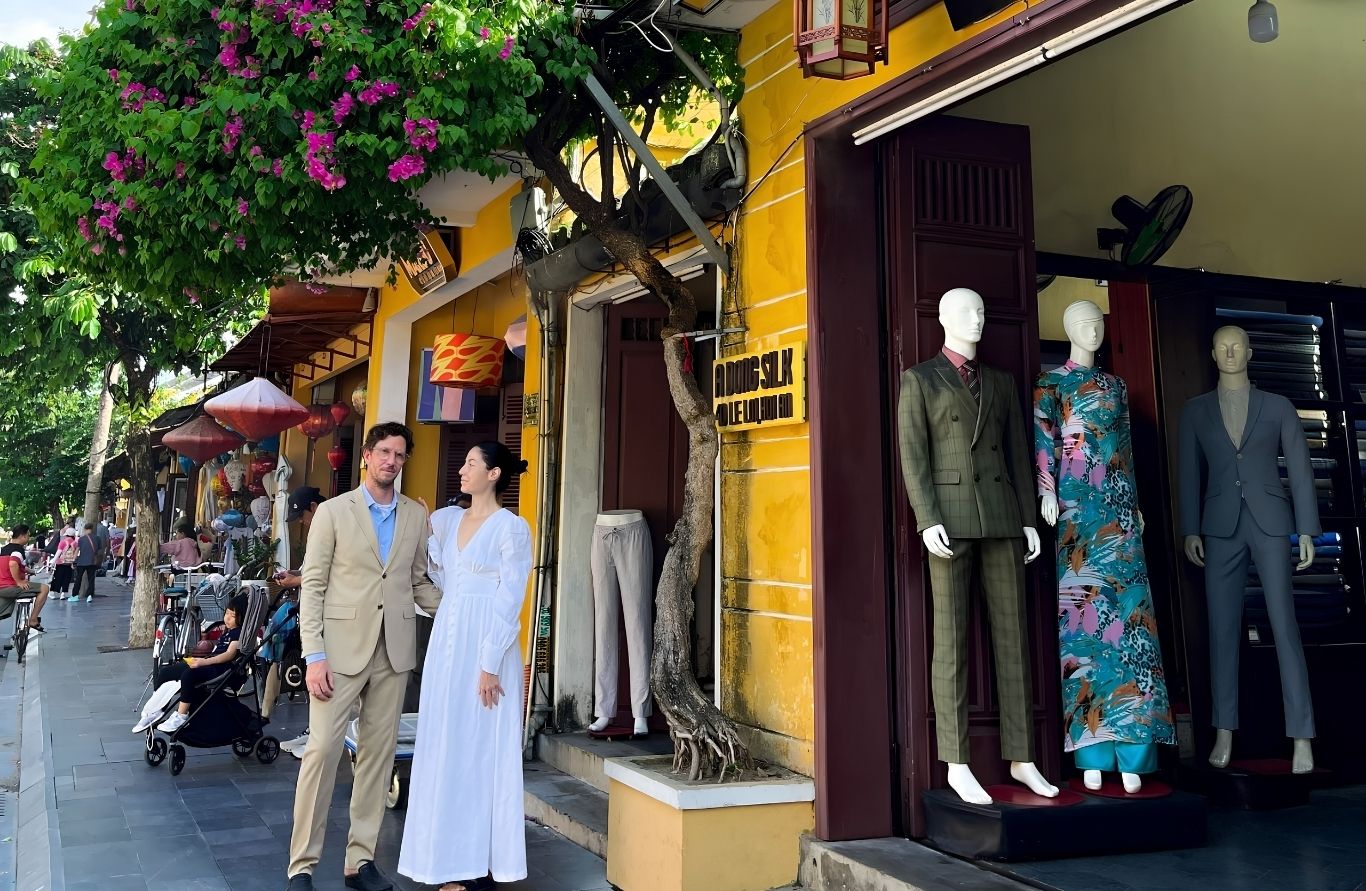 Gian hàng may đo sản phẩm truyền thống được yêu thích