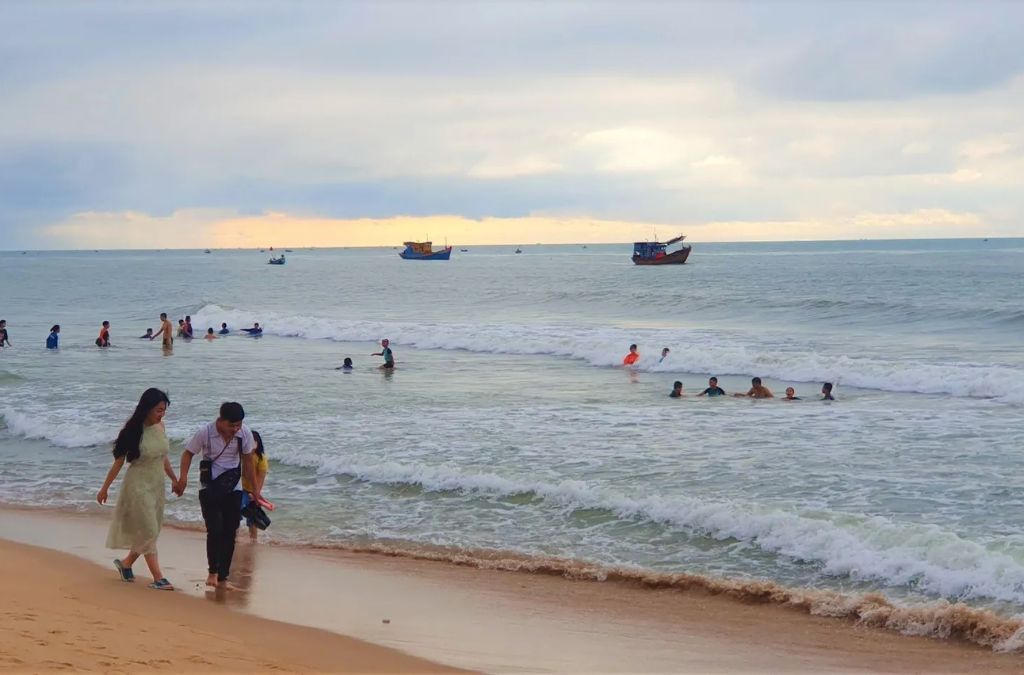 Vẻ đẹp bình yên của biển Phước Hải