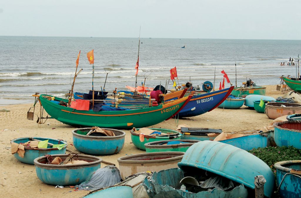 Nhịp sống buổi sớm tại làng chài Phước Hải