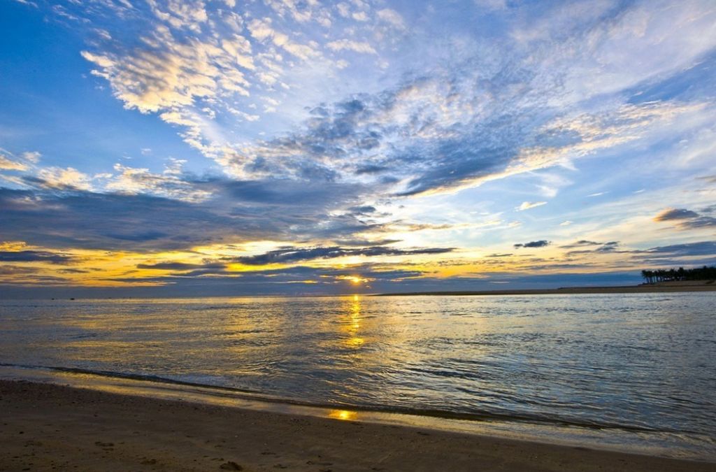 Bình minh trên bãi biển Nhật Lệ tại Đồng Hới