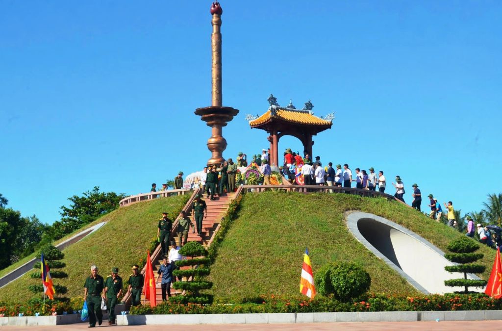Khu tưởng niệm trên đồi xanh tại Quảng Trị