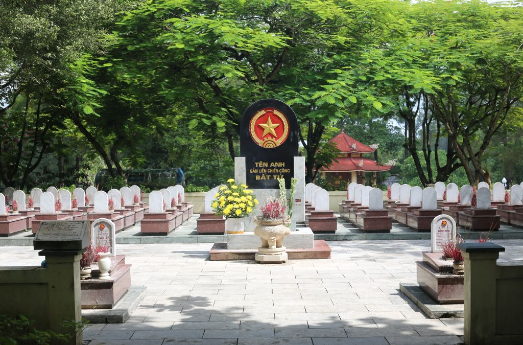 Khu mộ tại Nghĩa trang Liệt sĩ Trường Sơn