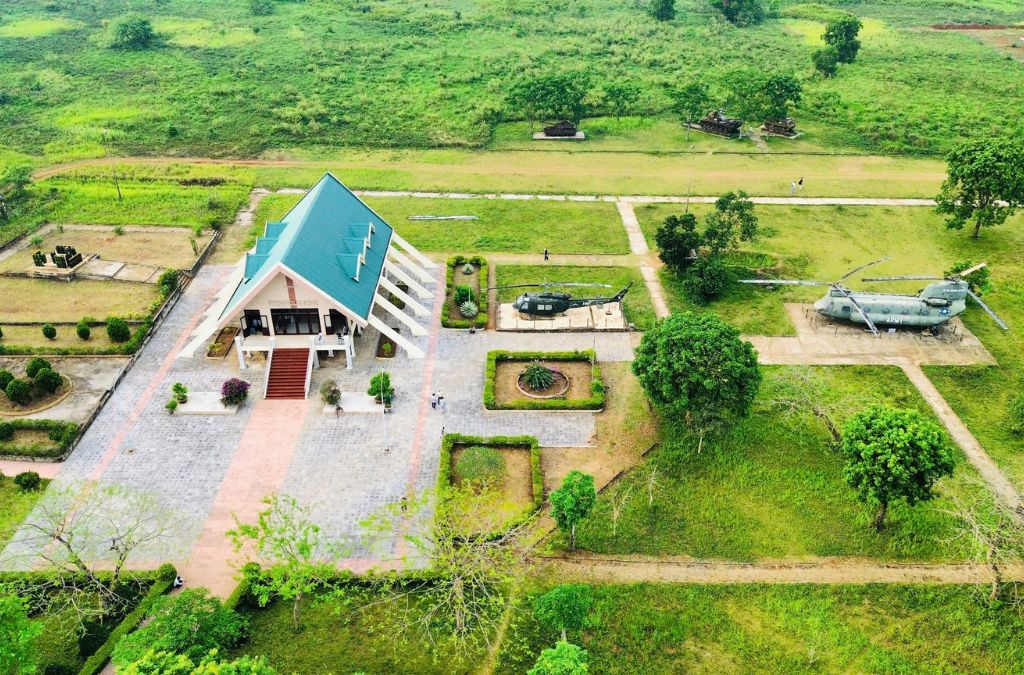 Khu trưng bày máy bay tại Di tích Sân bay Tà Cơn