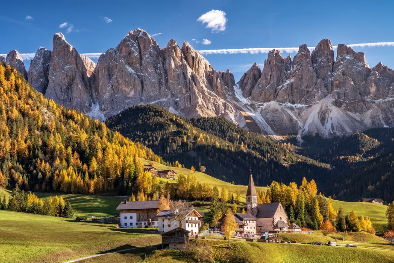 Khám phá rặng núi Dolomites ở Ý: Hành trình chạm tới vẻ đẹp thiên nhiên hùng vĩ