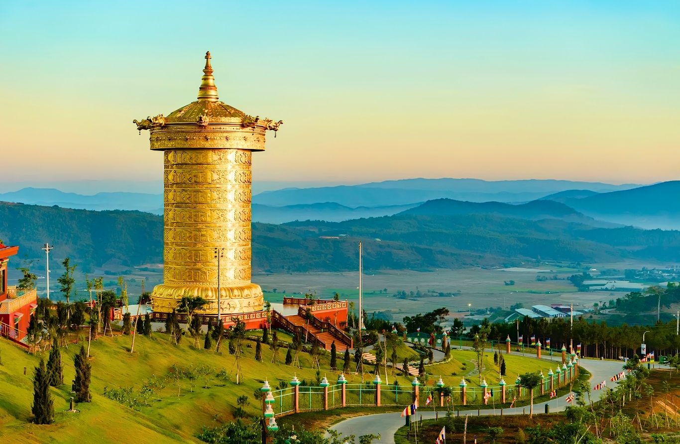 Tháp Kinh Luân Đà Lạt
