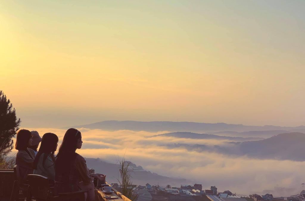 Ngắm biển mây tại Tiệm cà phê Hoàng Hôn Chiều Đà Lạt