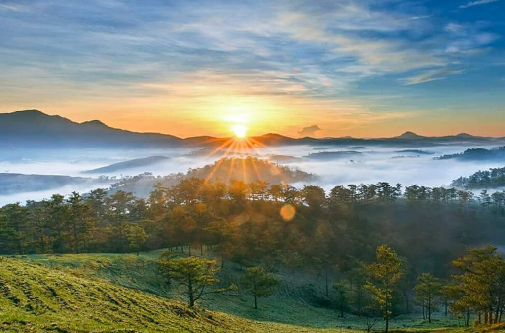 Khung cảnh săn mây trên đồi Đa Phú Đà Lạt