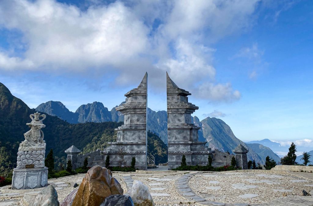 Cổng trời Ô Quy Hồ giữa núi Hoàng Liên Sơn