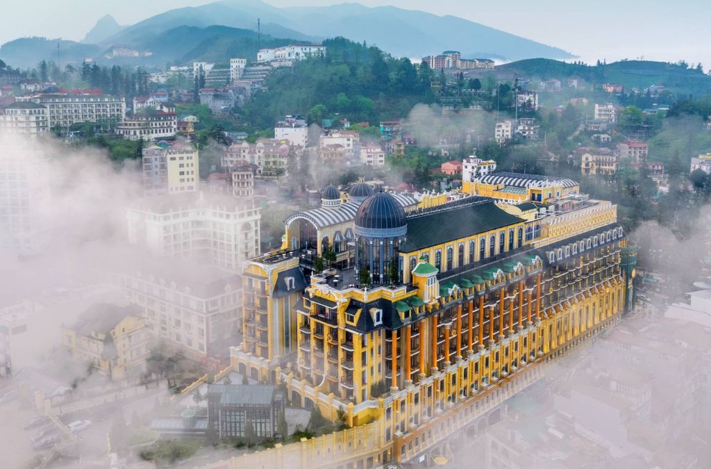 Hotel de la Coupole giữa biển mây tại trung tâm Sapa