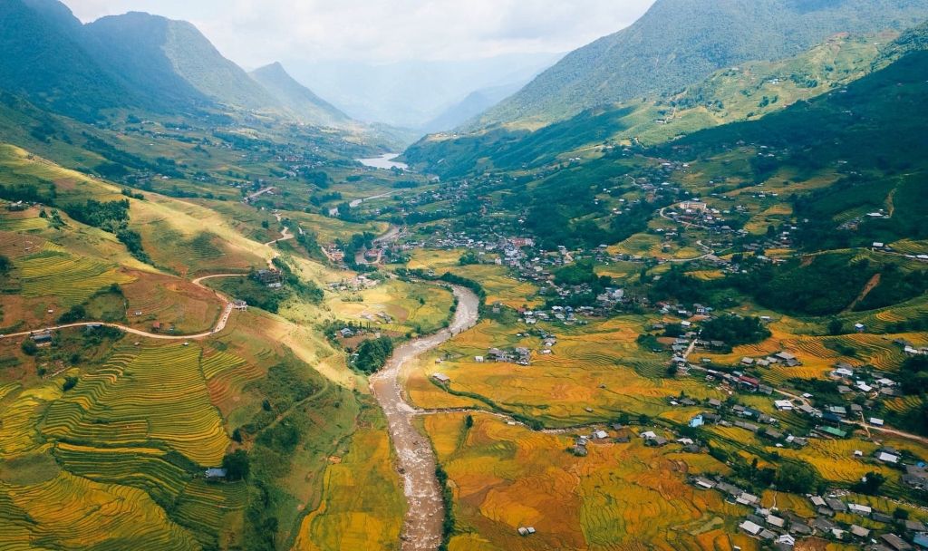 Ruộng bậc thang thung lũng Mường Hoa 