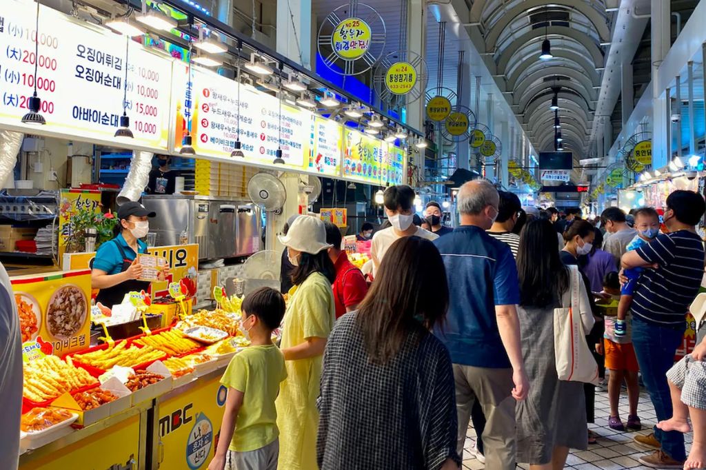 Chợ truyền thống Sokcho Jungang với nhiều đặc sản
