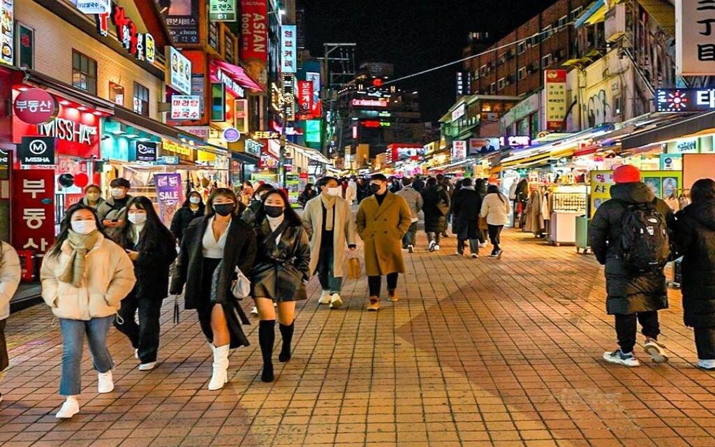 Phố Hongdae về đêm