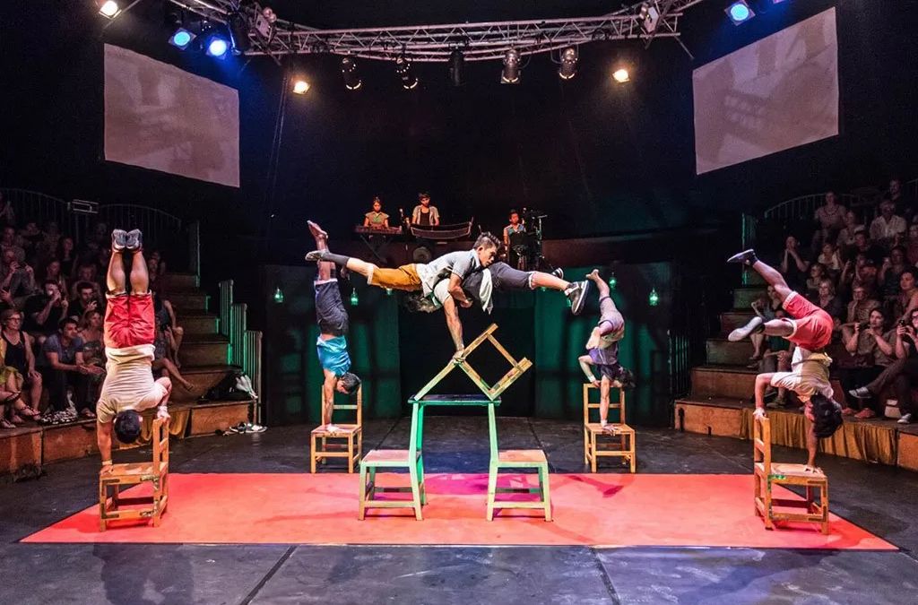 màn nhào lộn công phu tại Phare Cambodian Circus