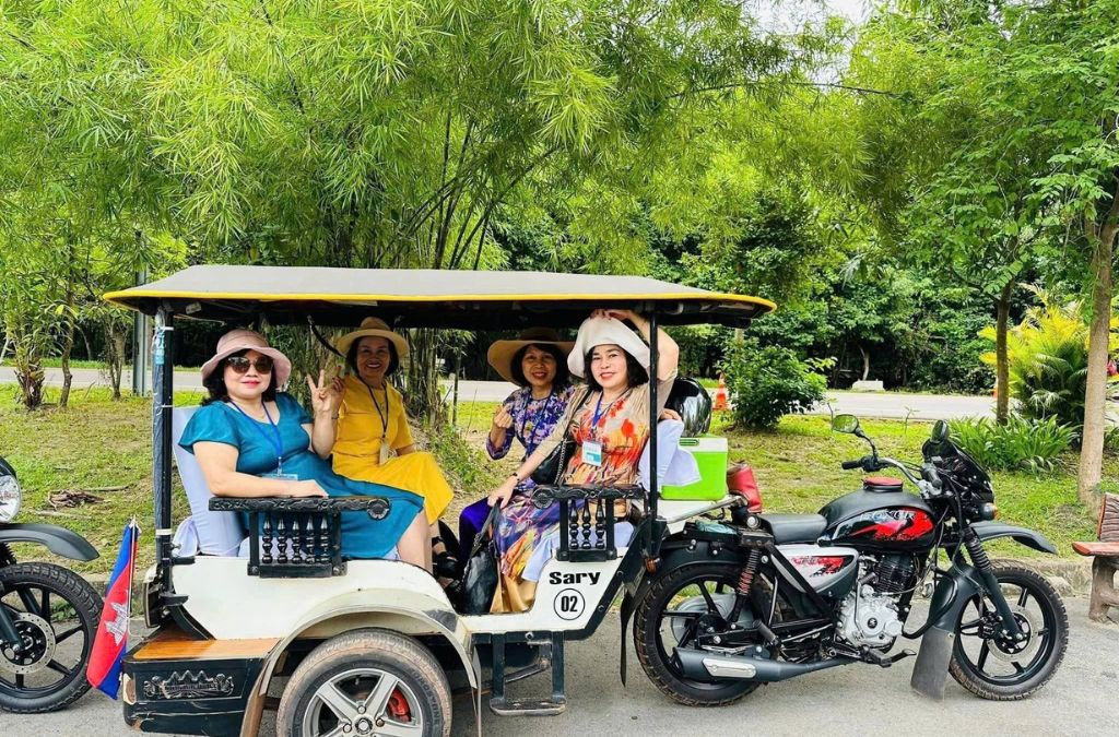 xe tuktuk tại campuchia