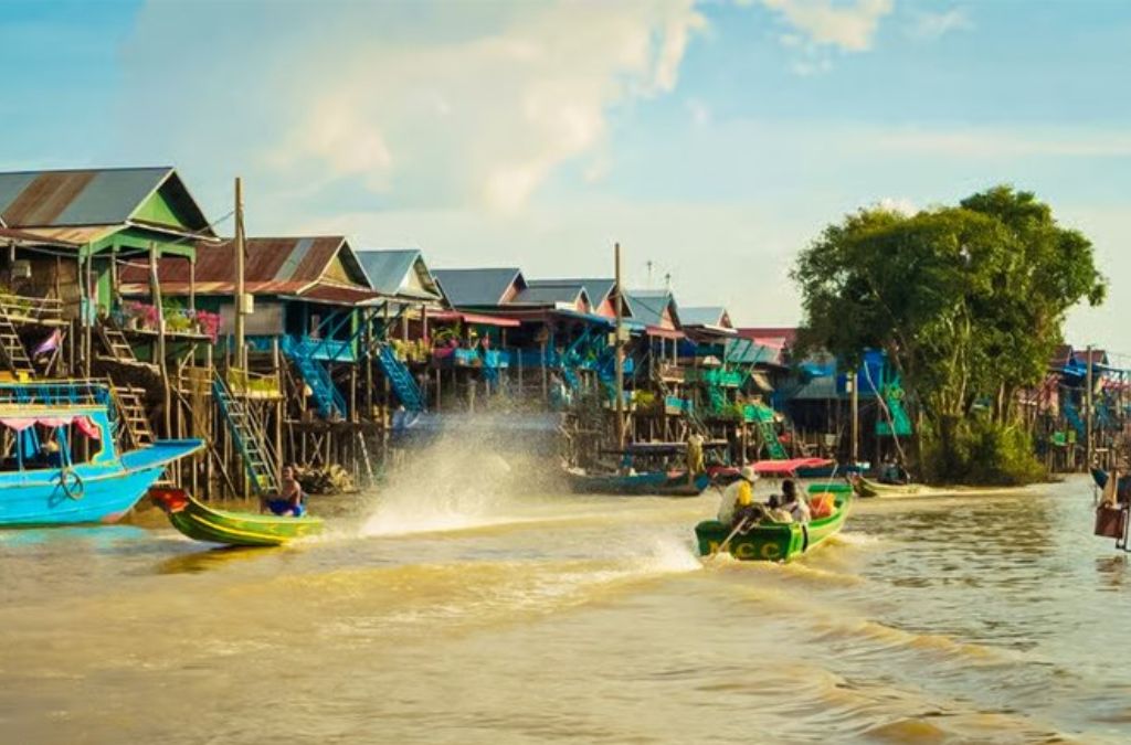 chèo thuyền tại làng nổi kampong phluk