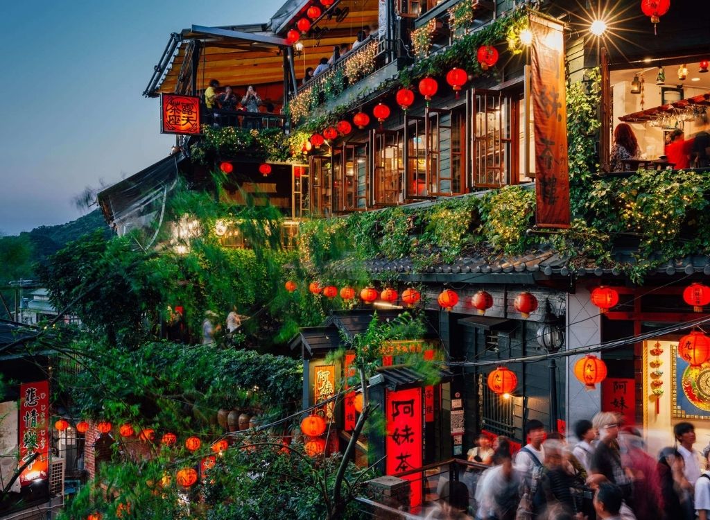 Phố cổ Jiufen với đèn lồng đỏ và hẻm đá 