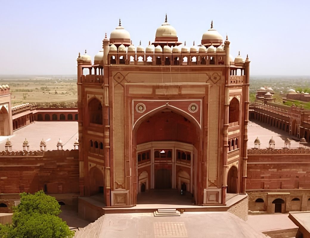 Toàn cảnh thành cổ Fatehpur Sikri với kiến trúc sa thạch đỏ ở Ấn Độ