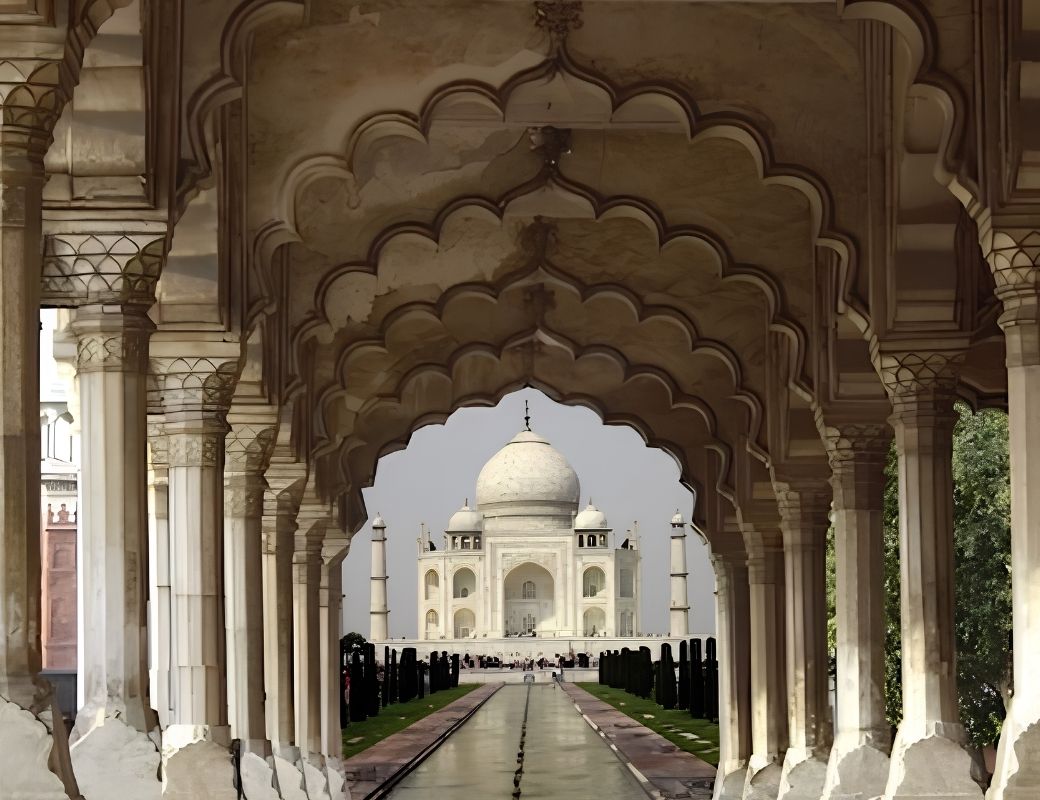 Toàn cảnh đền Taj Mahal bằng đá cẩm thạch trắng ở Ấn Độ