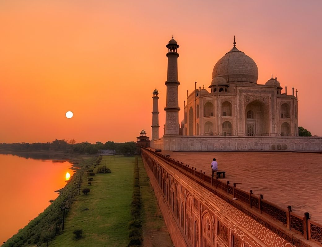 Taj Mahal tỏa sắc vàng cam trong ánh hoàng hôn