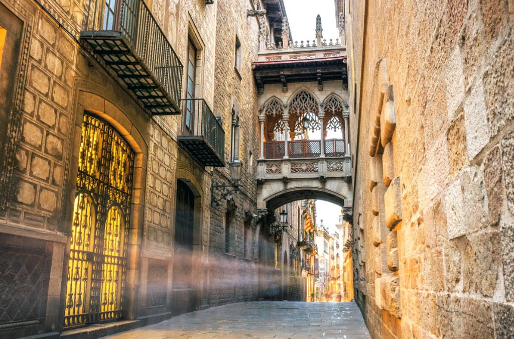 Khu phố Gothic Quarter ở Barcelona