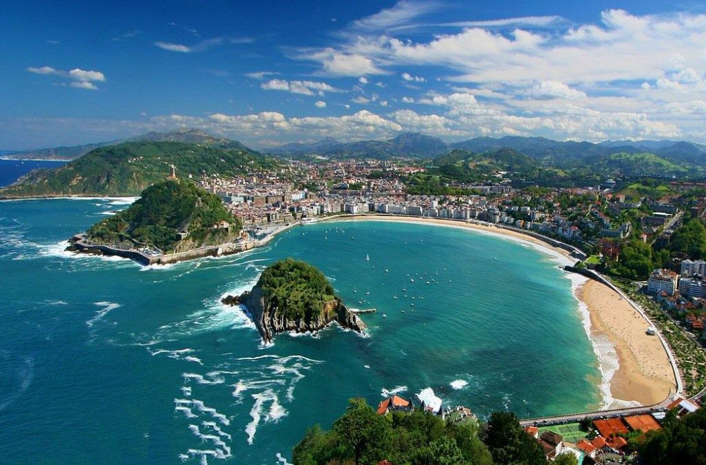 Bãi biển La Concha tại San Sebastián