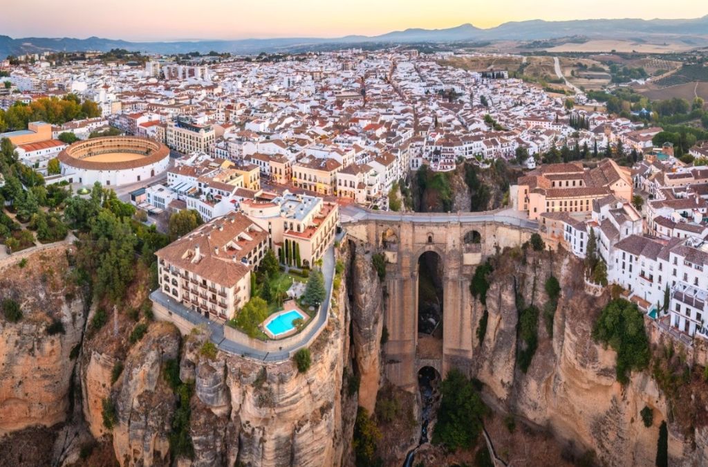  Cầu Puente Nuevo bắc qua hẻm núi El Tajo ở Ronda