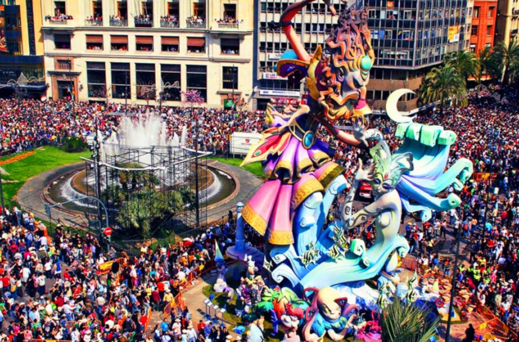 Lễ hội lửa Las Fallas tại Valencia Tây Ban Nha