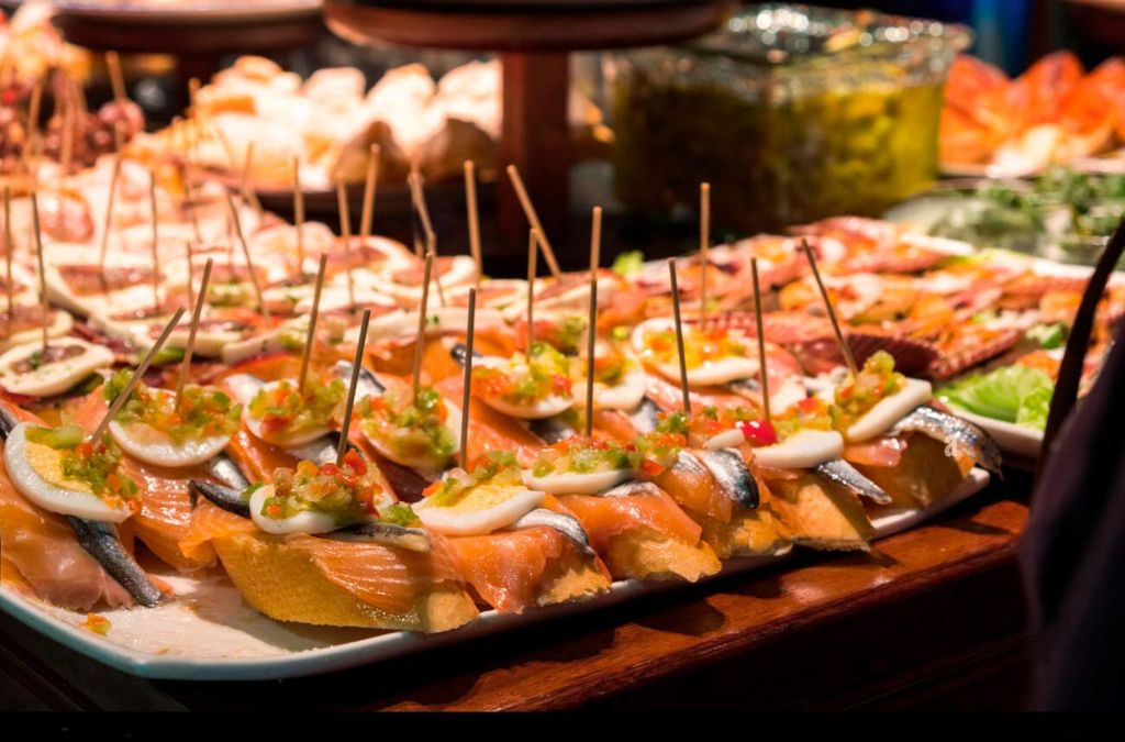 Món Pintxos đặc sản xứ Basque Tây Ban Nha