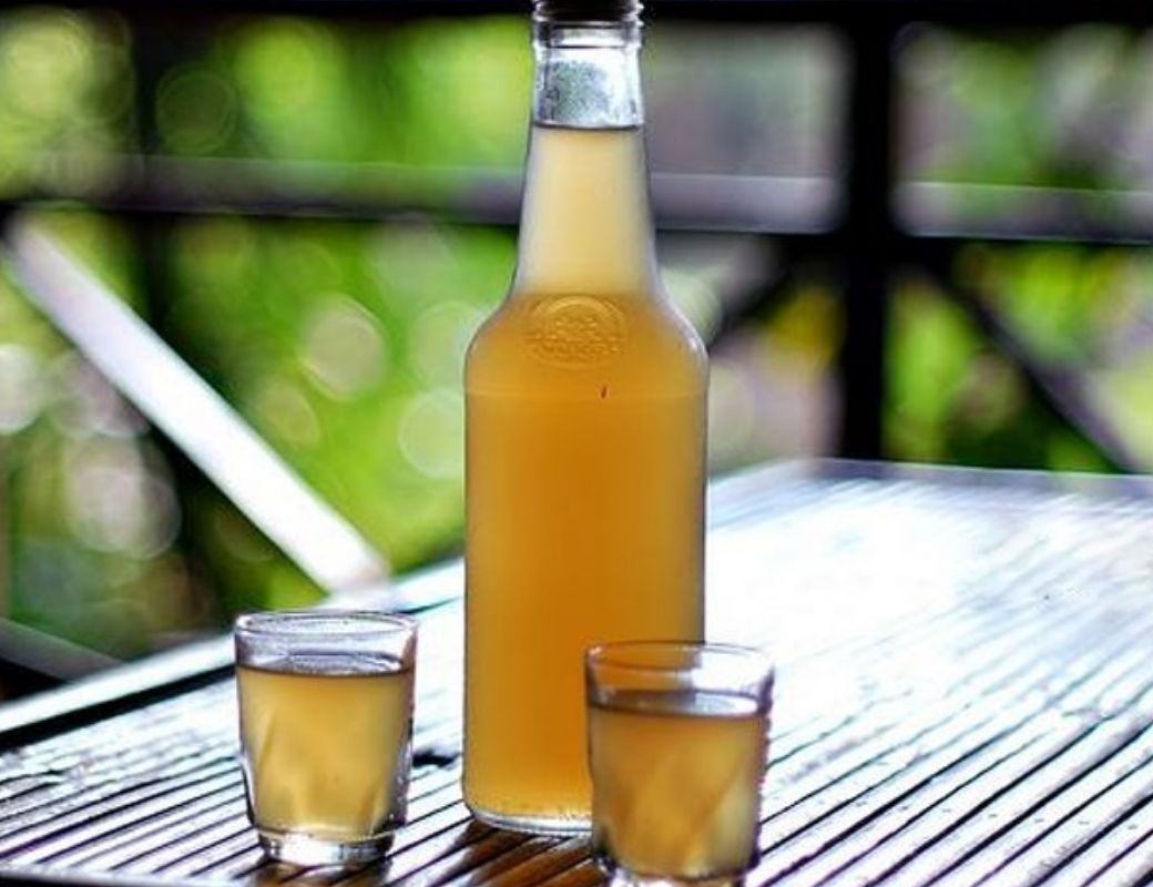 Rượu bưởi đặc sản Tây Ninh. 