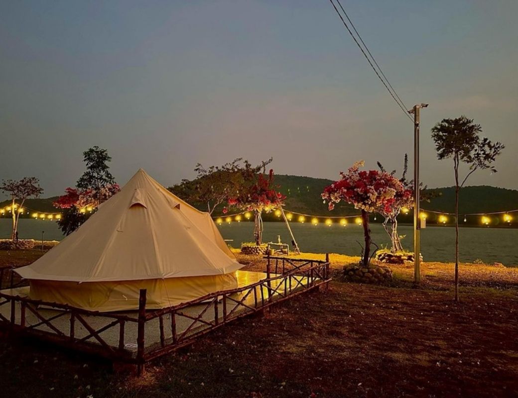 Lều glamping bên hồ Dầu Tiếng. 