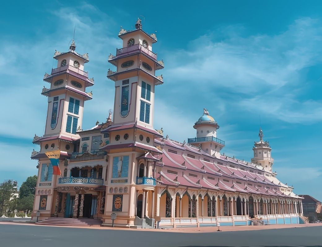 Tòa Thánh Tây Ninh và kiến trúc Cao Đài. 