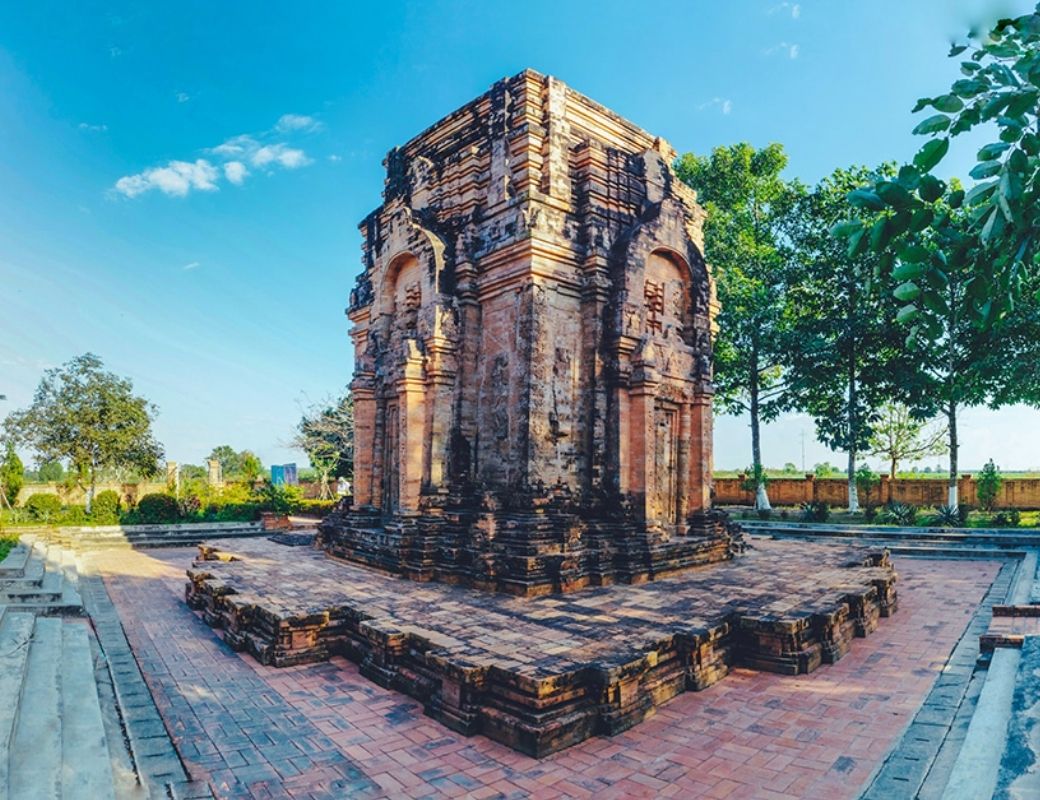 Tháp Chóp Mạt Tây Ninh. 