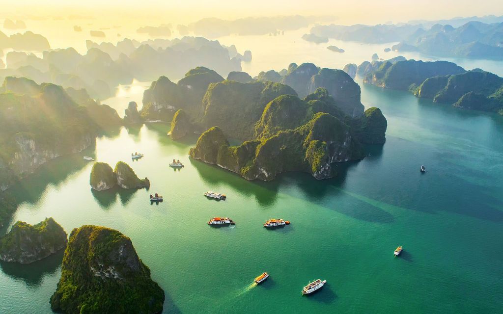 Vịnh Hạ Long mùa xuân