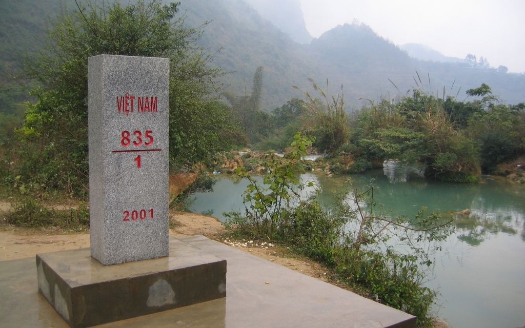 Tuân thủ quy định khu vực biên giới tại Bản Giốc 