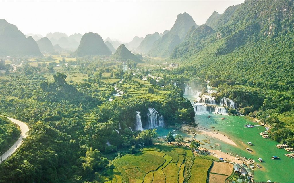 Ngắm toàn cảnh Thác Bản Giốc 