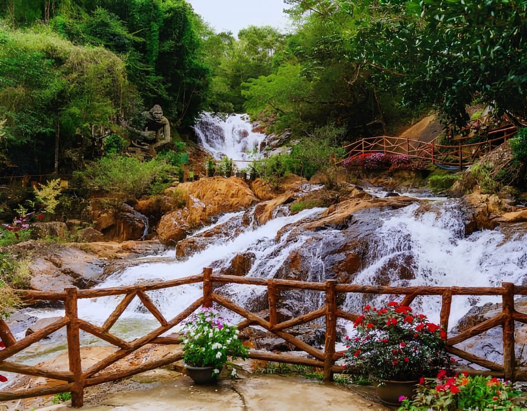 Thác Datanla Đà Lạt giữa rừng thông