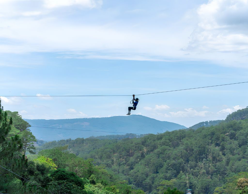 Đu dây mạo hiểm High Rope Course tại thác Datanla Đà Lạt