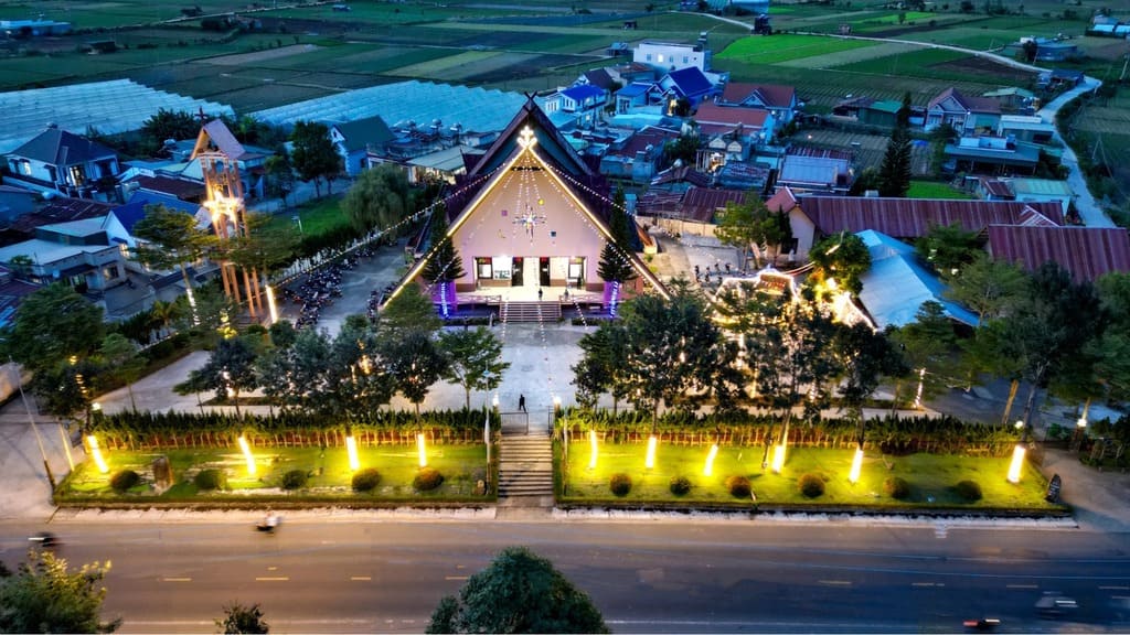 Nhà thờ K'Long kiến trúc nhà Rông Tây Nguyên