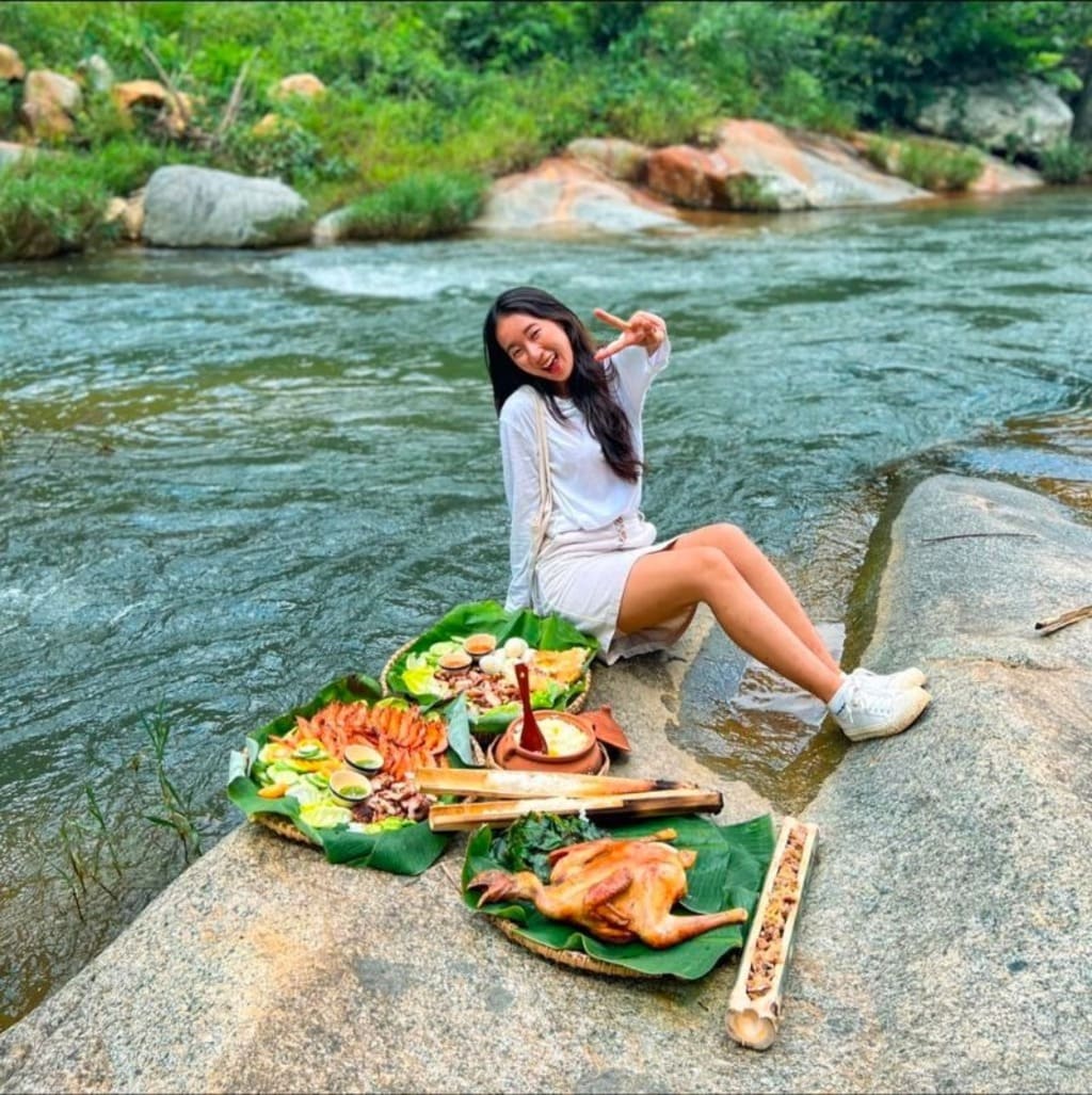 Cơm lam gà nướng đặc sản Tây Nguyên tại Pongour