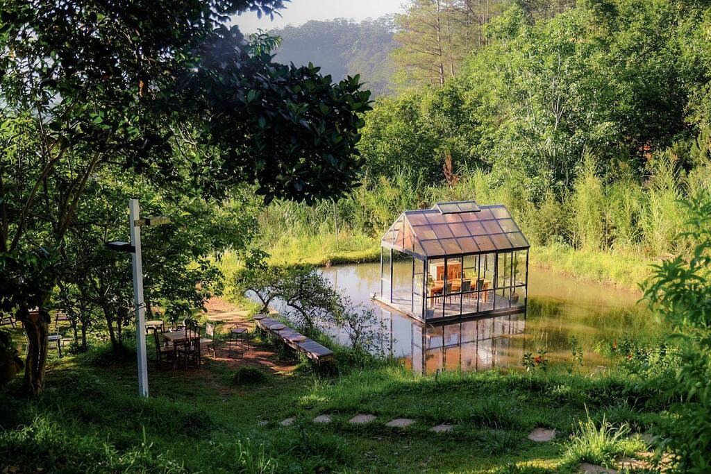 Đợi Một Người - Quán cà phê