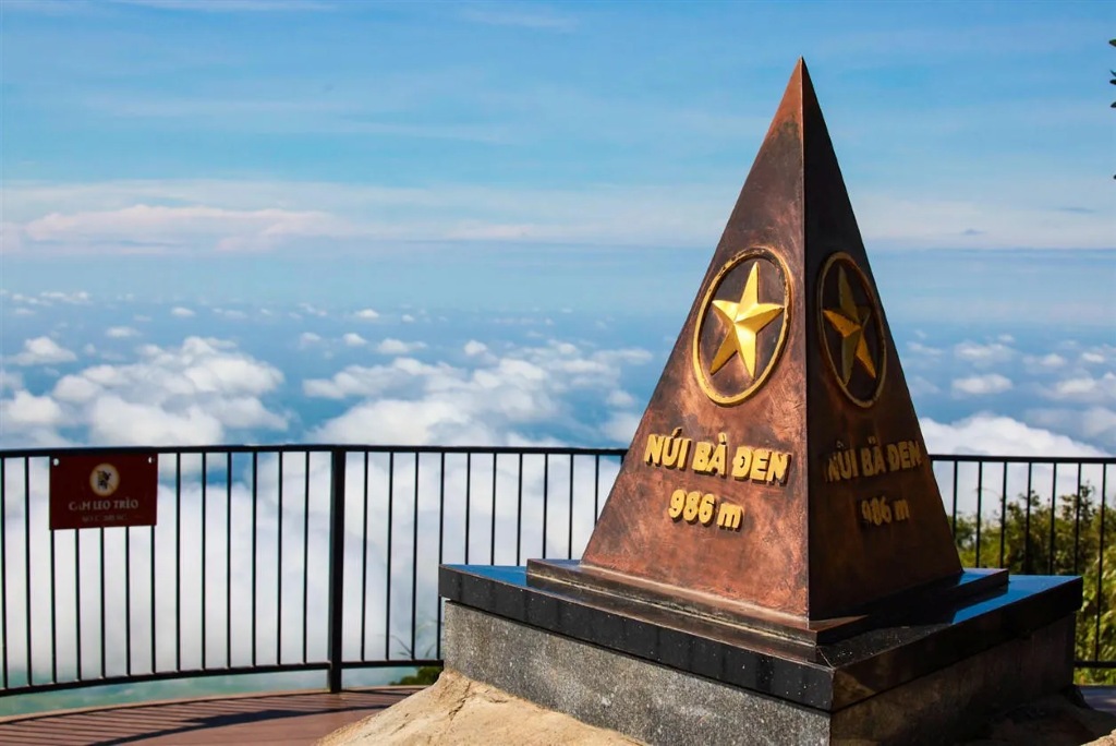 Núi Bà Đen Tây Ninh