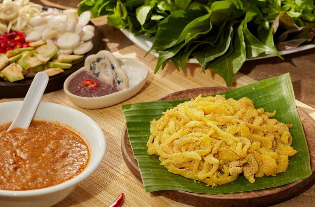 Gỏi cá nhệch Nga Sơn ăn cùng rau và chẻo