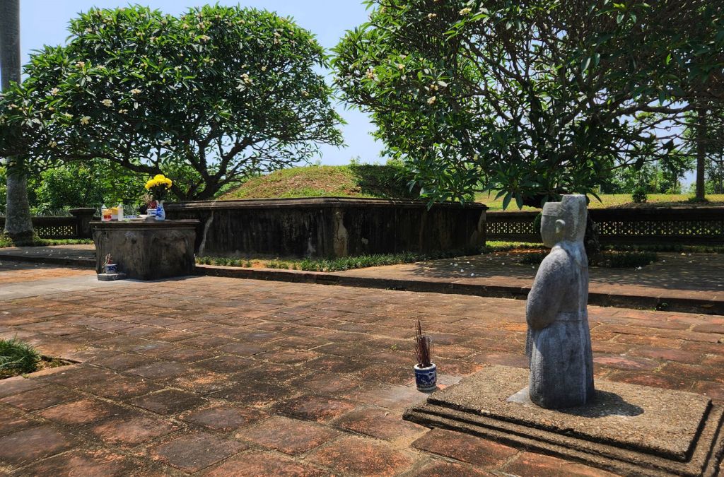 Khu lăng mộ tại di tích Lam Kinh