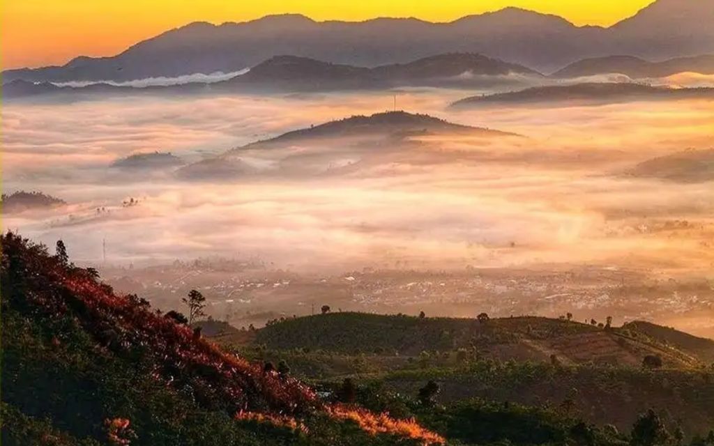 Ngắm cảnh núi Đại Bình