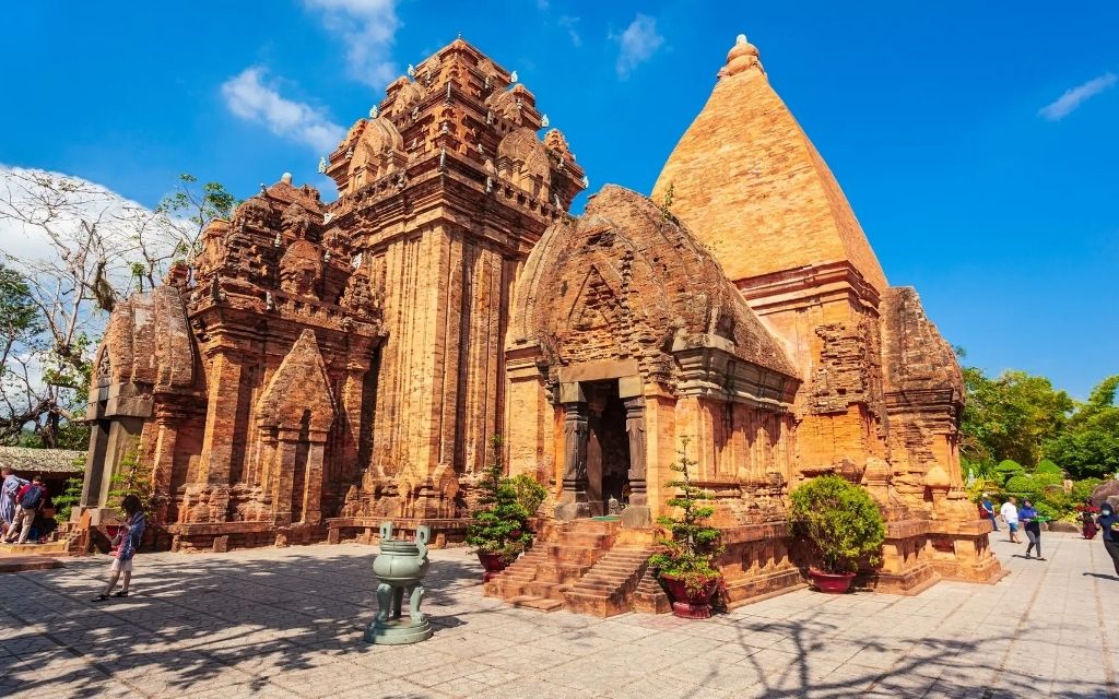 Tháp Bà Ponagar ở đâu