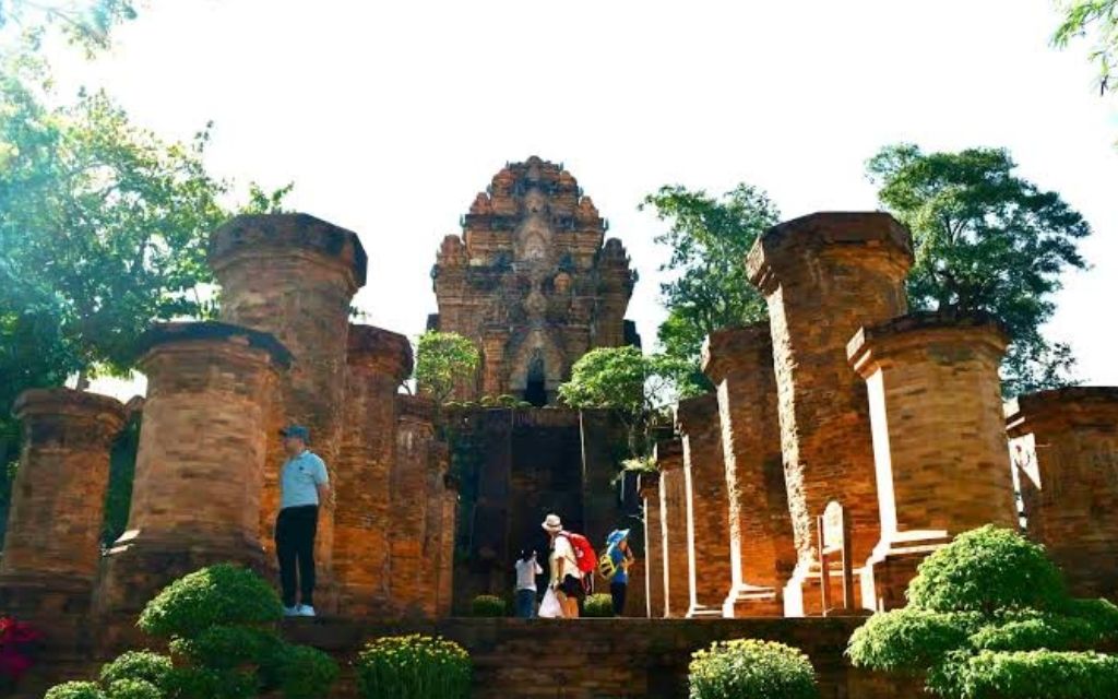 Lịch trình tham quan Tháp Bà Ponagar 1 ngày 